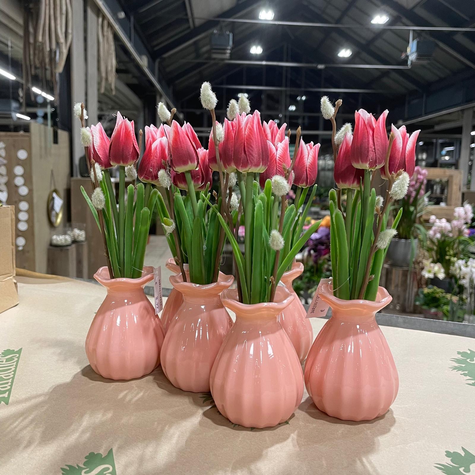 Gestecke und Seidenblumen